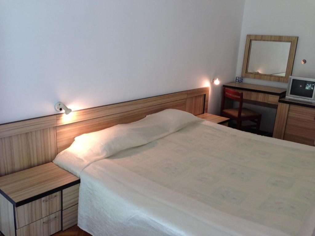 Jupiter Hotel Slăntjev Brjag Rum bild